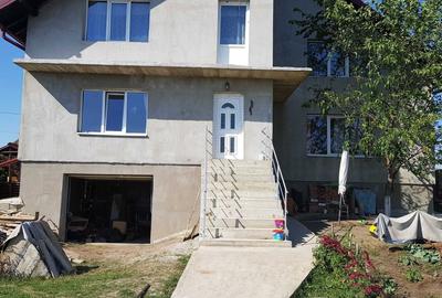 Casă cu 4 camere în Șcheia