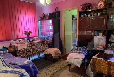 Apartament 2 camere Vest , etaj 2 , geam la baie Apartament 2 camere Vest , etaj 2 , geam la baie - 1