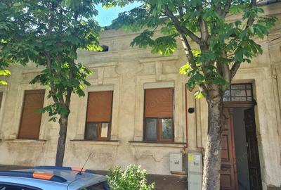 Vanzare casa cu anexa locuibila si teren - 1