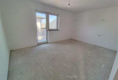 Duplex cu 4 camere cu Canalizare în Ipotești - 2