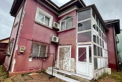 Parc Humulesti, Vila P+1+ M, 2 intrari,7 cam,2 gr san, 250 teren,240 utili,300 constr, 150.000 - 2