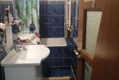 Apartament cu 3 camere semidecomandat în Casa de Cultură