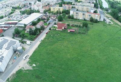 Teren de 2200 mp, în Central - 1