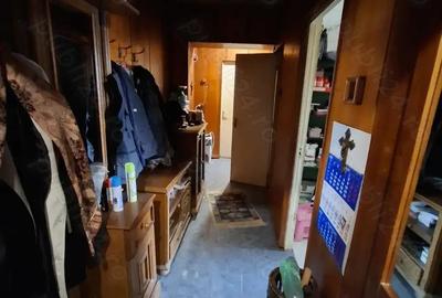 Apartament cu 3 camere decomandat în Govândari