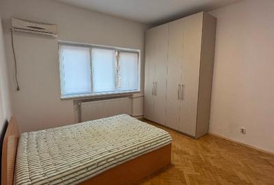 Propunem spre închiriere un apartament compus din 3 camere  pe Bulevardul Nicola - 8