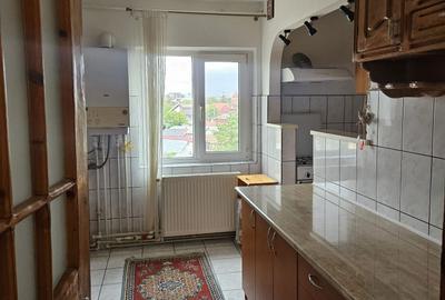 Apartament cu 2 camere decomandat în 1 Decembrie
