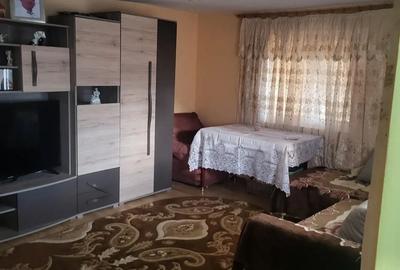 Apartament cu 2 camere decomandat în Pucioasa - 1