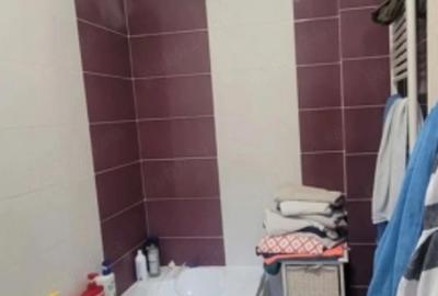 Apartament cu 4 camere semidecomandat în P-ța Maria