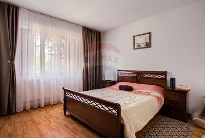 Casa cu 2 corpuri, piscina si 3.235 mp teren in Ghioroc - 18