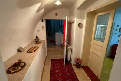 Casa centrala cu teren generos - 800 mp teren - 7