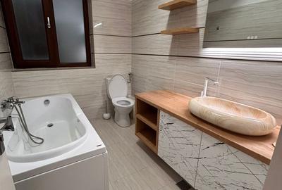 Casă cu 4 camere cu Teren 50 Mp în Central - 2