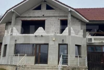Casă cu 4 camere cu Teren 700 Mp în Someșeni