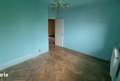 Apartament cu 3 camere decomandat în Petros - 16