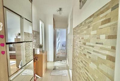 Apartament 3 camere, decomandat, et. 7/9, zona Gh. Lazar -I - 2