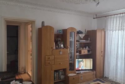 Apartament cu 3 camere semidecomandat în Fetești-Gară - 2