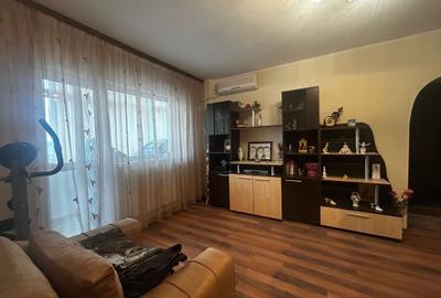 Apartament cu 4 camere decomandat, mobilat în Olteniței