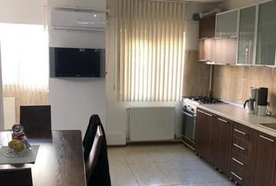 Apartament cu 3 camere decomandat în Complex Studențesc
