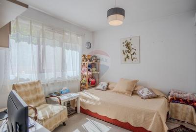 Casă individuală cu 8 camere cu Garaj în Colonia 1 Mai - 14