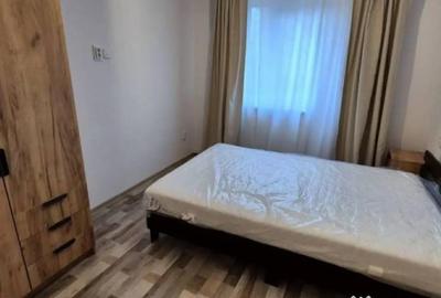Apartament cu 3 camere semidecomandat în Podul de Piatră - 2