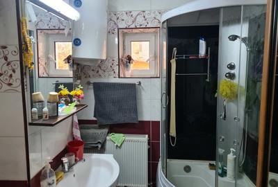 Apartament cu 4 camere în Târgu Bujor - 5
