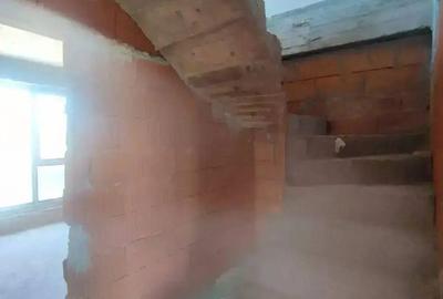 Casă cu 4 camere în Odăile - 2