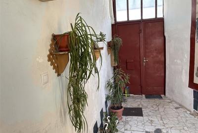 Casa central singur in curte  - 150 mp util - 411 mp curte - 8