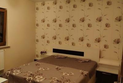 Apartament cu 3 camere decomandat, mobilat în Nicolina