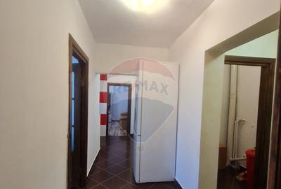 Apartament cu 3 camere decomandat în Brăilei - 2