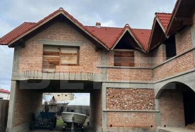 Casă cu 7 camere cu Teren 1400 Mp în Central - 3