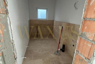 Casă cu 4 camere cu Teren 5.5 Mp în Central - 5