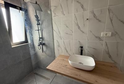 Apartament cu 2 camere semidecomandat, mobilat în Km 5 - 20