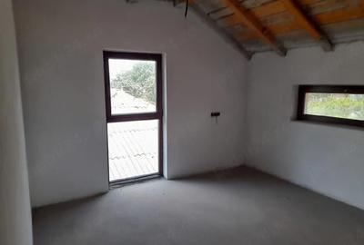 Casă cu 4 camere cu Teren 1000 Mp în Țepu - 2