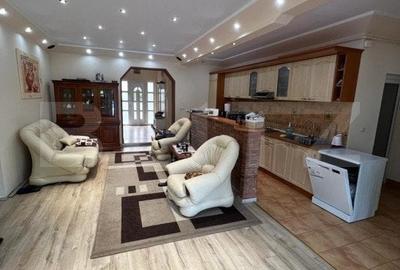 Proprietate de exceptie cu casa spatioasa, piscina si teren generos - 2