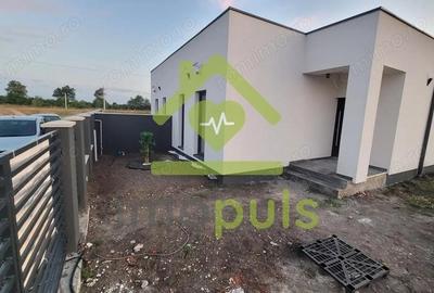 Duplex plan parter, bucatarie inchisa, 2 bai, curte interioara. ? - 2