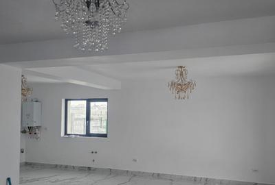 Casă cu 7 camere cu Teren 412 Mp în Malu Mare - 2