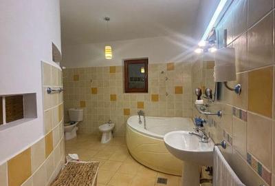 Casă cu 5 camere cu Teren 1200 Mp în Central - 11