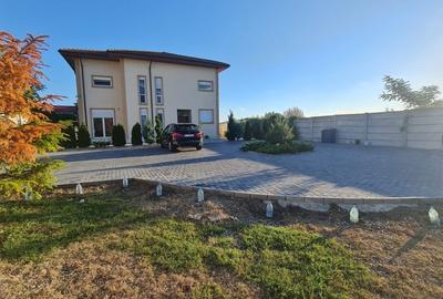 Vila superba P+1+M cu piscina si livada | 3750 mp teren - 3