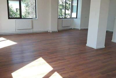 Spațiu comercial, de 250 mp, în Central - 5