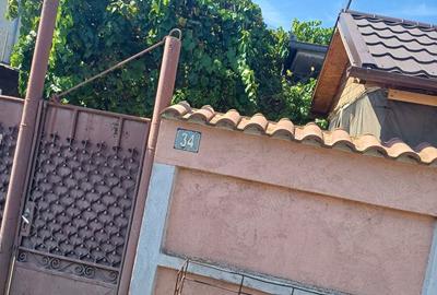 Casă cu 6 camere cu Teren 714 Mp în Săbăreni - 2