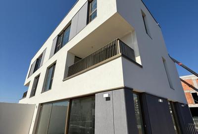 Casă cu 5 camere în Băneasa