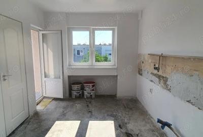 Apartament cu 3 camere semidecomandat în Carei - 3