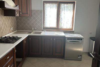 Casă cu 4 camere în Giroc