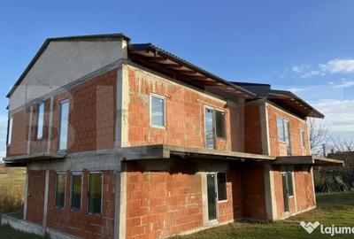 Casă cu 5 camere cu Teren 250 Mp în Dealuri Oradea - 2