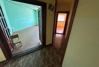 GARA-BCR 3 CAMERE DECOMANDAT 81 MP. 2 BALCOANE, VEDERE PORT, BLOC SOLID AN 1986 - 5