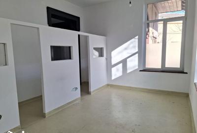 Spațiu comercial, de 150 mp, în Central - 3