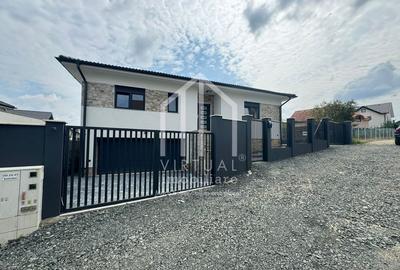 Casa individuala superba in Selimbar- 4 camere, 2 bai, garaj, terasa - 1