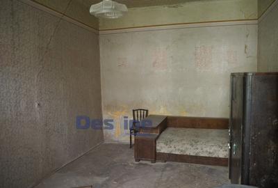 VAND CASA IN CENTRUL VECHI,DEJ,CURTE COMUNA,NECESITA RENOVARE - 9