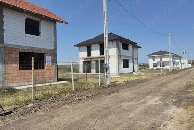 Casă cu 4 camere cu Teren 4 Mp în Mărăcineanu - 3
