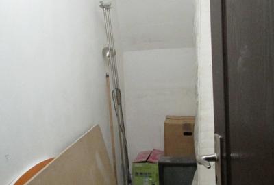 Apartament cu 3 camere semidecomandat în Zăvoi - 1