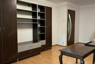 Garsoniera cocheta, mobilata ?i utilata, etaj 1, metrou Titan - 1